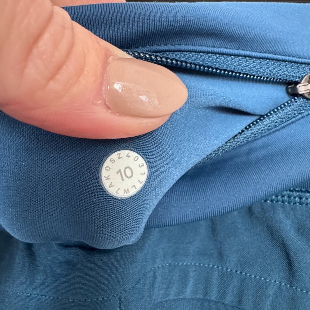 Lululemon Run Times Shorts 2.5" – Size 10 – Classic Run Short - Picture 3 of 4